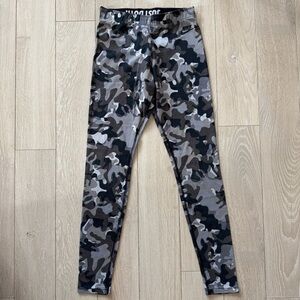 Nike Monochrome Camo Leggings Women’s Size Small